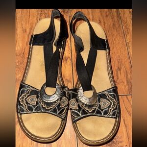 Rieker Regina Sandals Women’s Size 40 Embellished With Elastic Strap